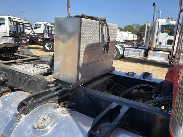 Image of Peterbilt 388 equipment image 4