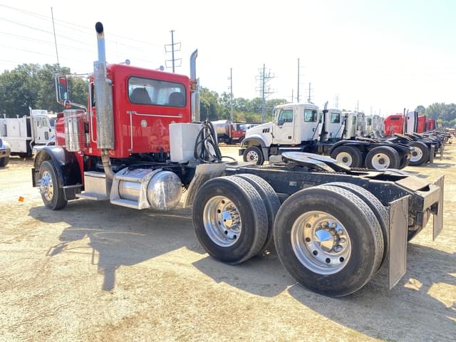 Image of Peterbilt 388 equipment image 1