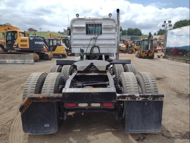 Image of Peterbilt 388 equipment image 3