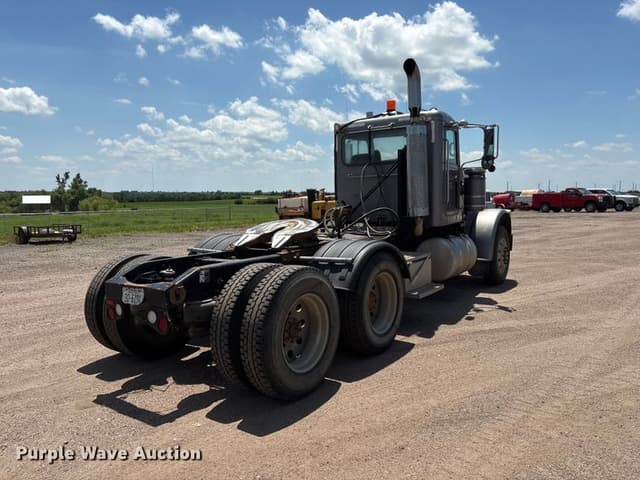 Image of Peterbilt 388 equipment image 4