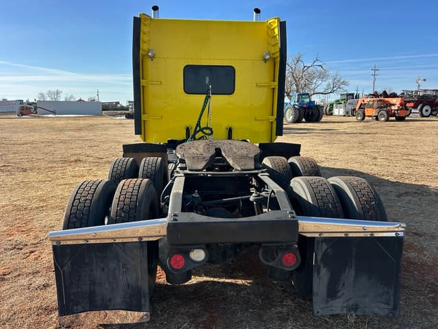 Image of Peterbilt 389 equipment image 3