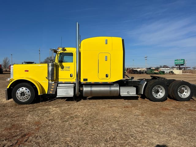 Image of Peterbilt 389 equipment image 1