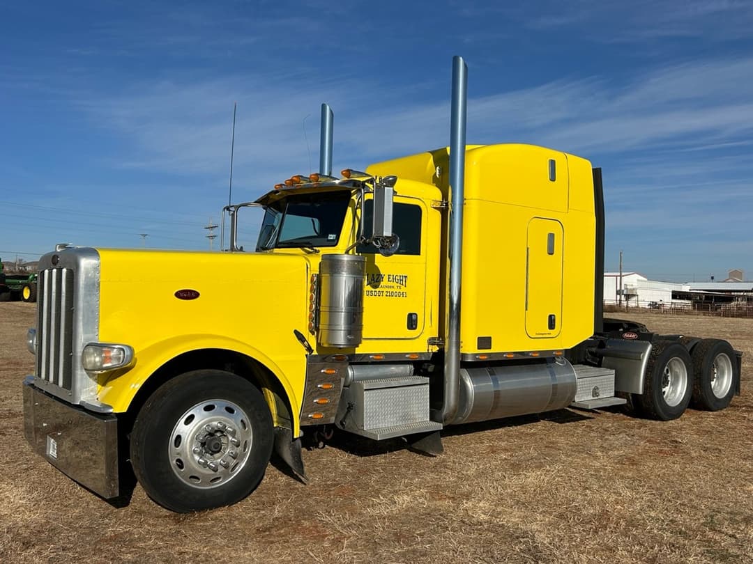 Image of Peterbilt 389 Primary image