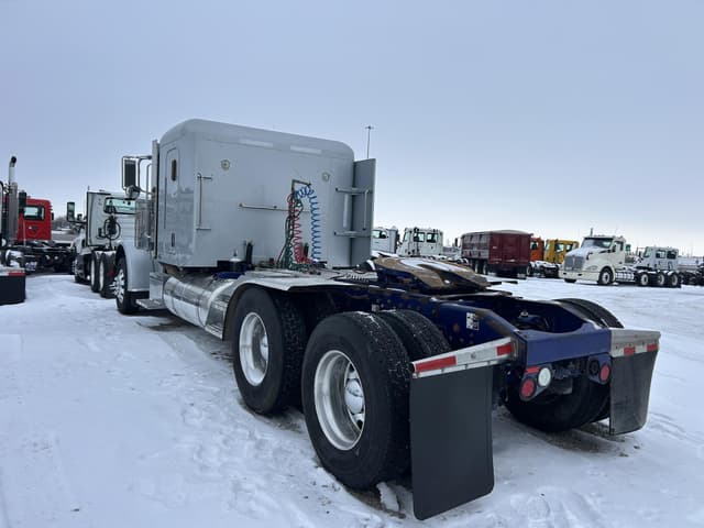 Image of Peterbilt 389 equipment image 4