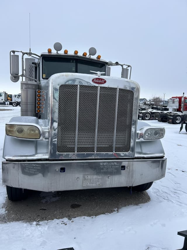 Image of Peterbilt 389 equipment image 1