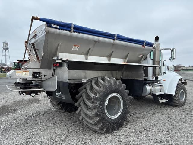 Image of Peterbilt 389 equipment image 4