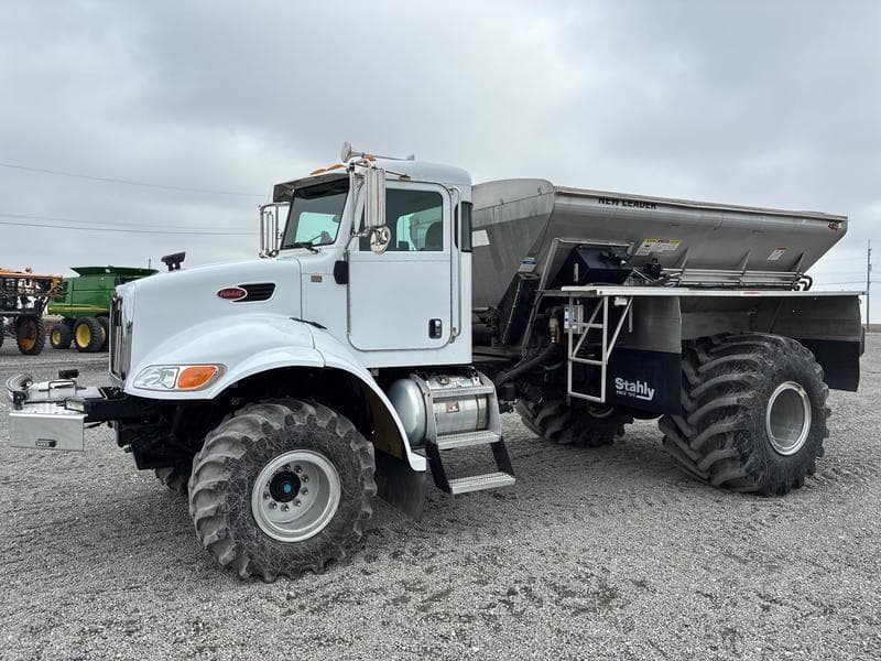 Image of Peterbilt 389 Primary image