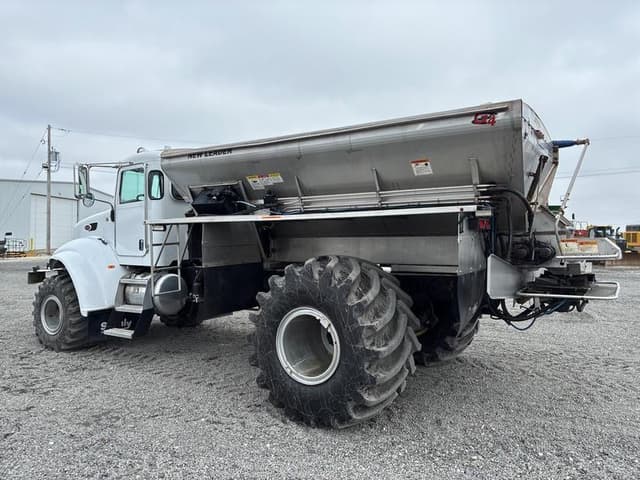 Image of Peterbilt 389 equipment image 2