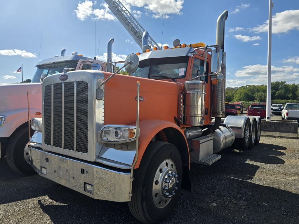 Image of Peterbilt 389 Primary image