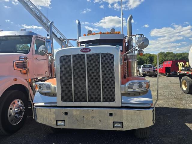 Image of Peterbilt 389 equipment image 1