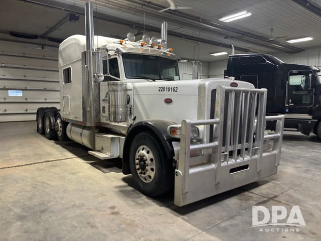 Image of Peterbilt 389 equipment image 3