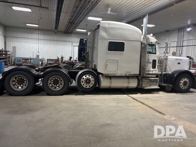 Image of Peterbilt 389 equipment image 4