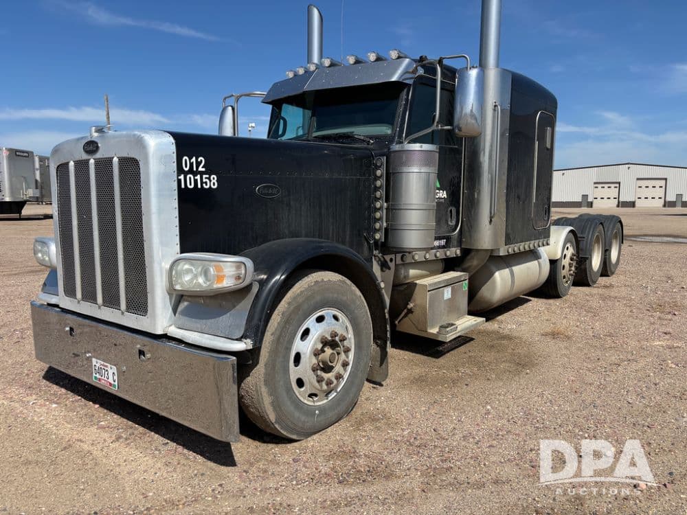 Image of Peterbilt 389 Primary image