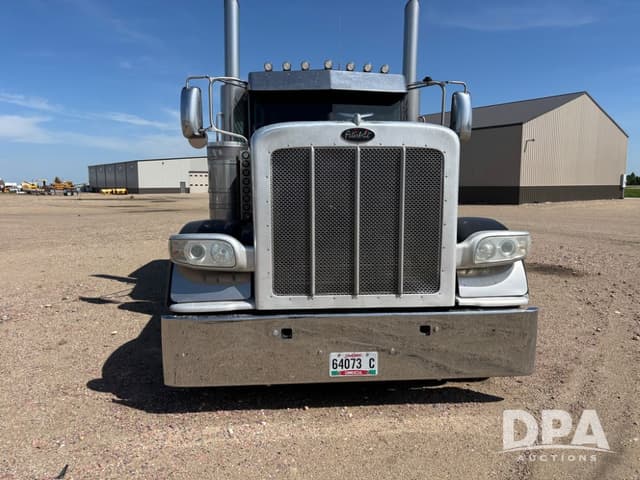 Image of Peterbilt 389 equipment image 2