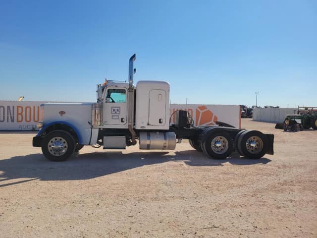 Image of Peterbilt 389 equipment image 1