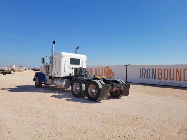 Image of Peterbilt 389 equipment image 2