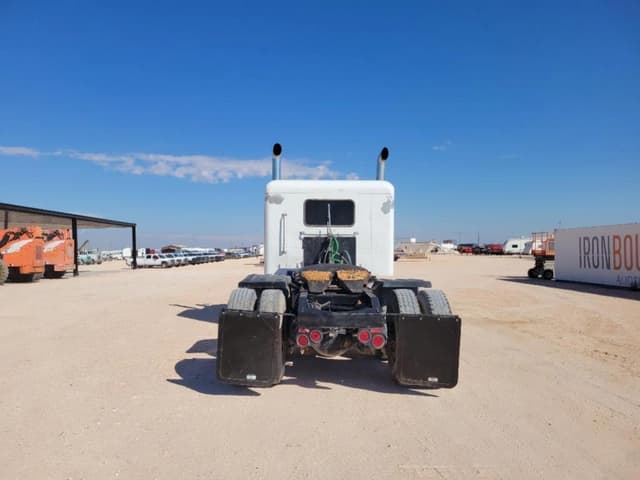 Image of Peterbilt 389 equipment image 3