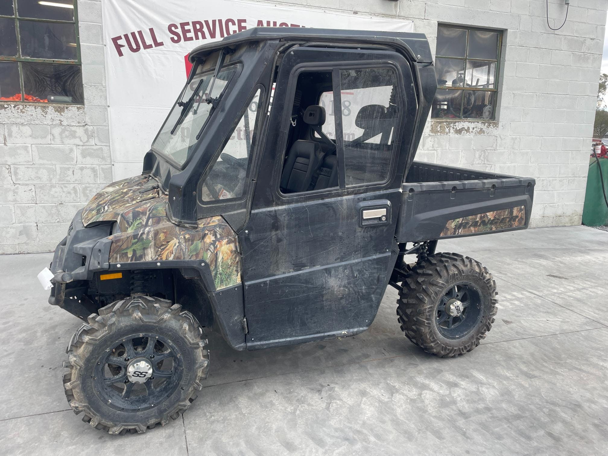 2011 Polaris Ranger XP Equipment Image0