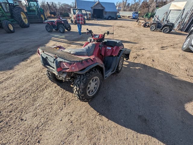 Image of Polaris Sportsman 550 equipment image 2