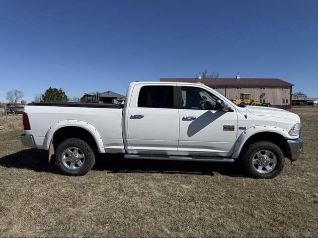 Image of Dodge Ram 2500HD equipment image 2