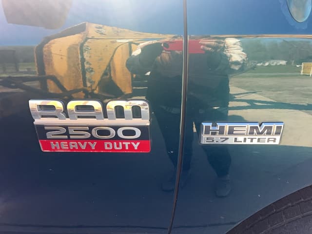 Image of Dodge Ram 2500HD equipment image 3