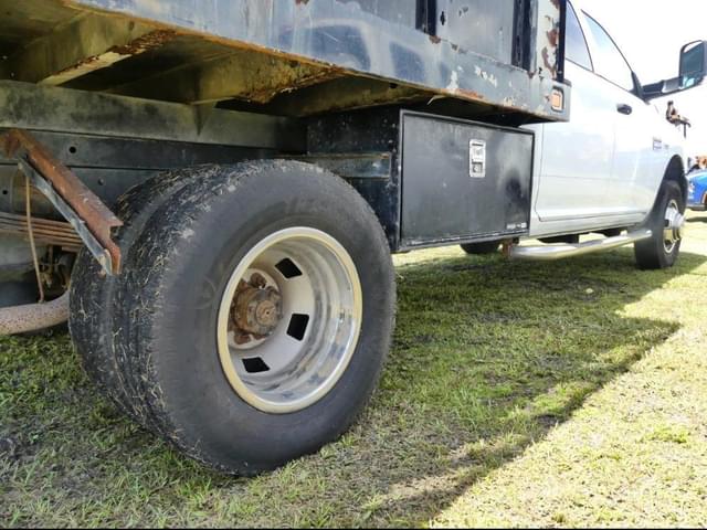 Image of Dodge Ram 3500HD equipment image 4