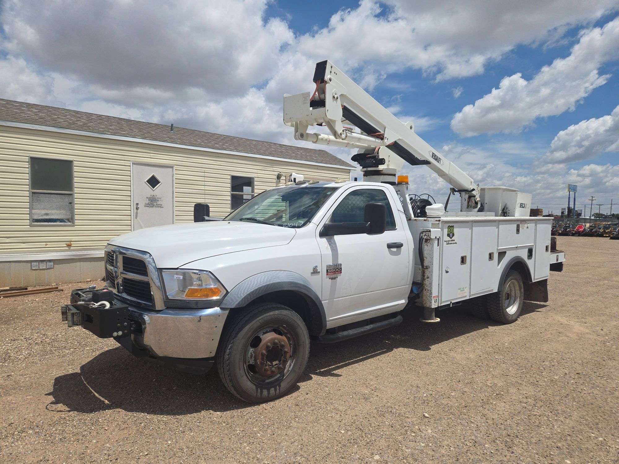 2011 Dodge Ram 5500 Equipment Image0