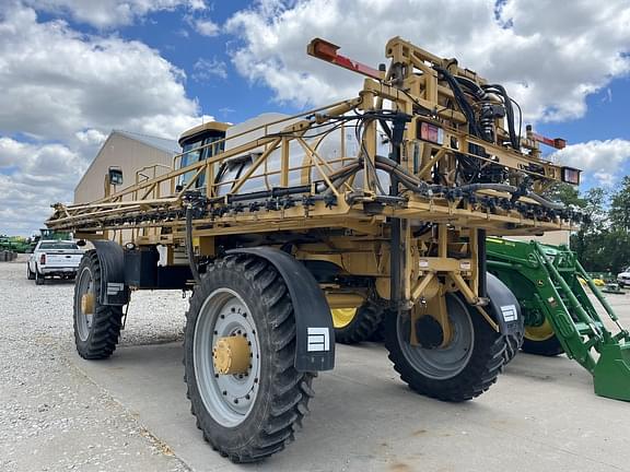 Image of Ag-Chem RoGator 1194 equipment image 4