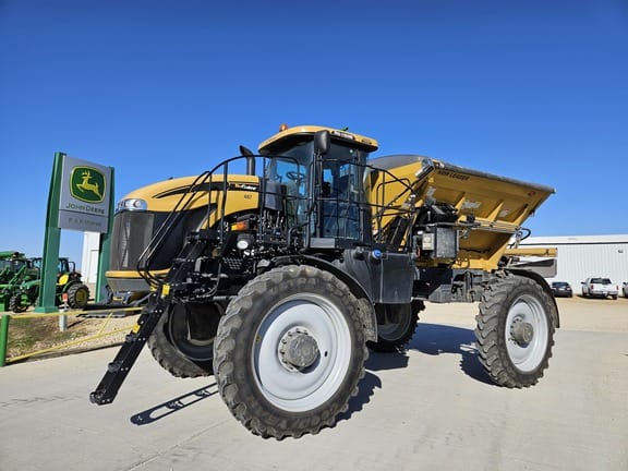 2011 RoGator RG1100B Equipment Image0