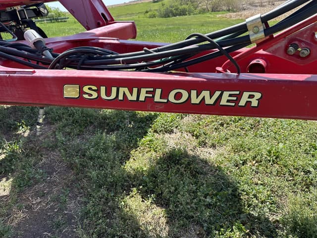 Image of Sunflower 1435 equipment image 3