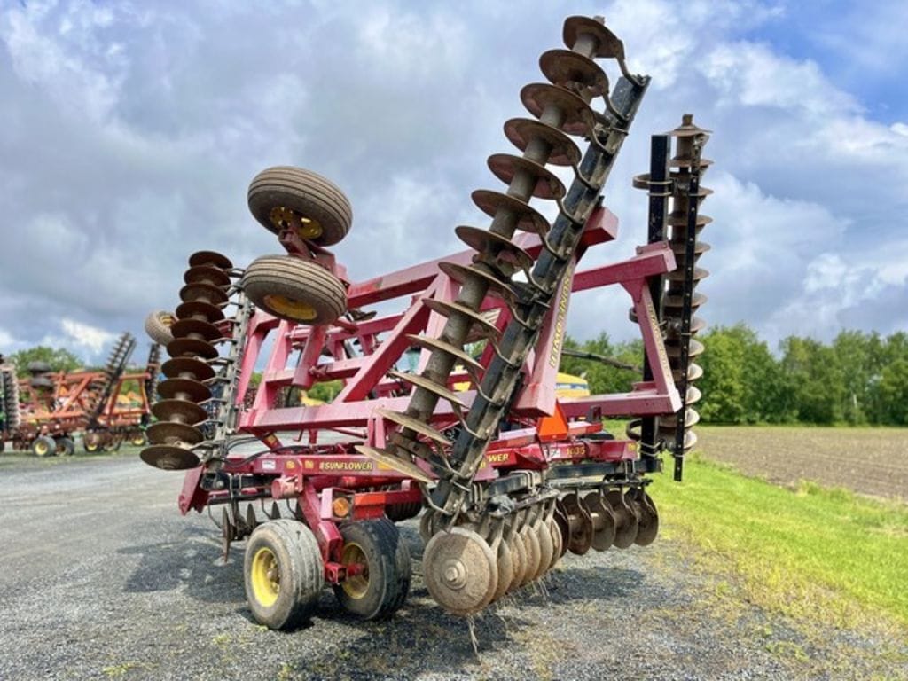 2011 Sunflower 1435 Equipment Image0