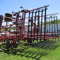 2011 Sunflower 6333 Equipment Image0