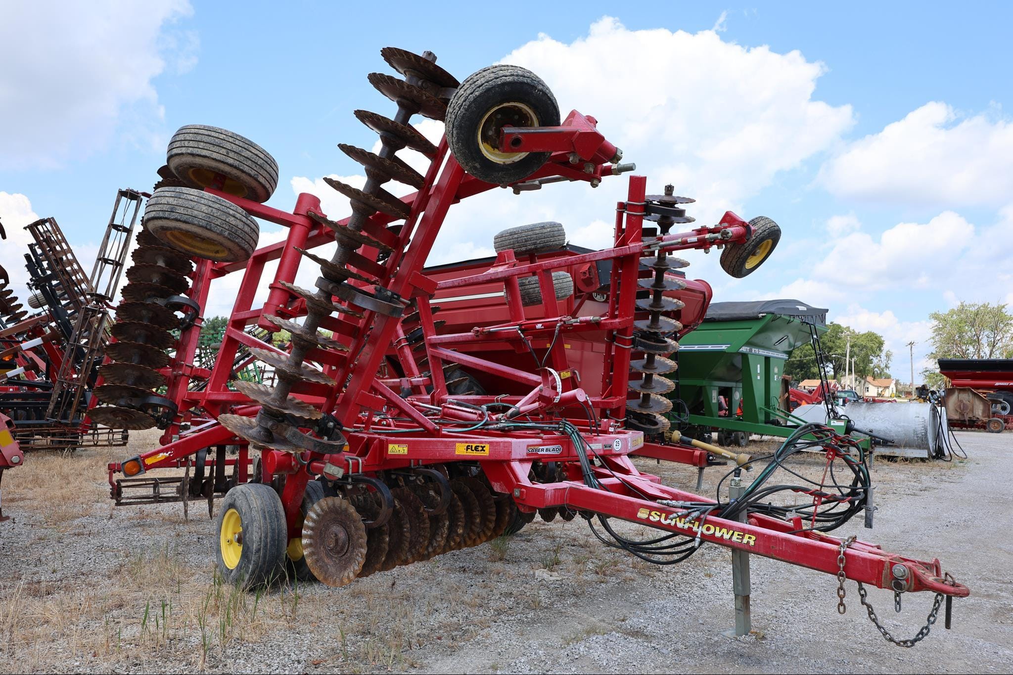 2011 Sunflower 6630 Equipment Image0