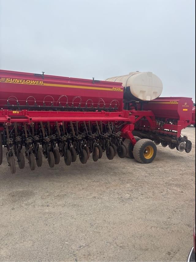 Image of Sunflower 9435-30 equipment image 2