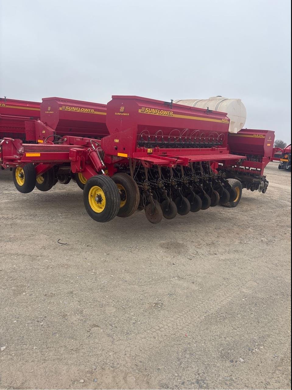 2011 Sunflower 9435-30 Equipment Image0