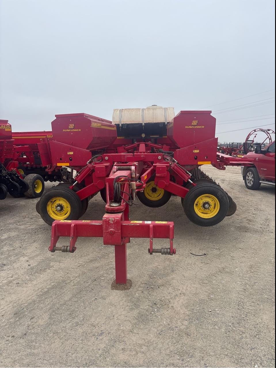 2011 Sunflower 9435-30 Equipment Image0