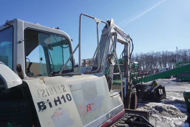 Image of Takeuchi TB175 equipment image 3