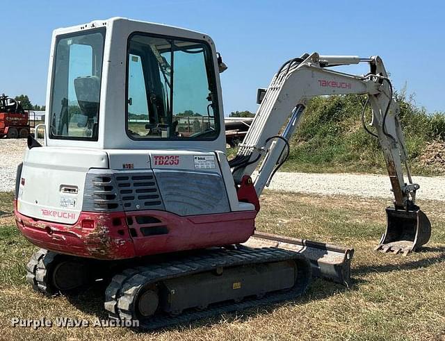 Image of Takeuchi TB235 equipment image 4