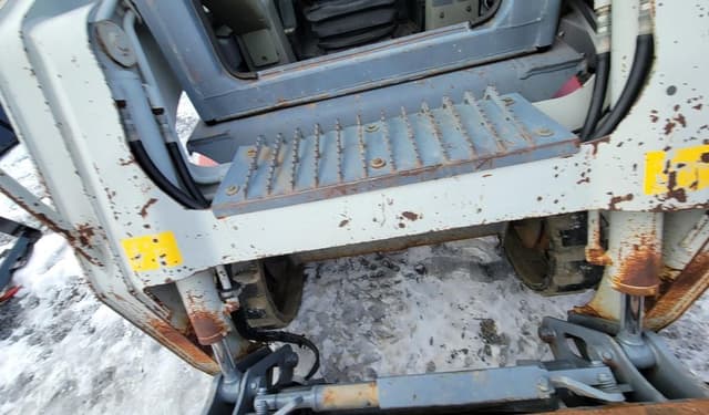 Image of Takeuchi TL230 equipment image 4