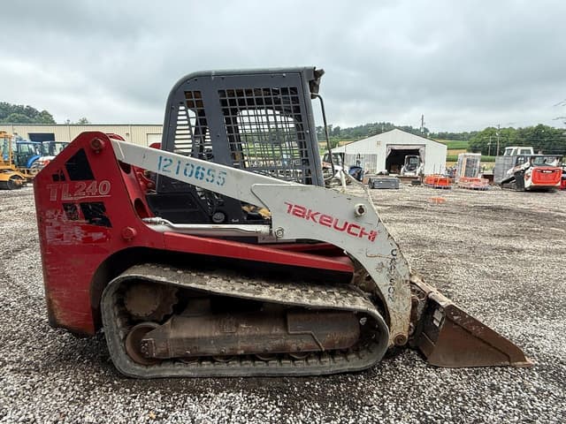 Image of Takeuchi TL240 equipment image 4