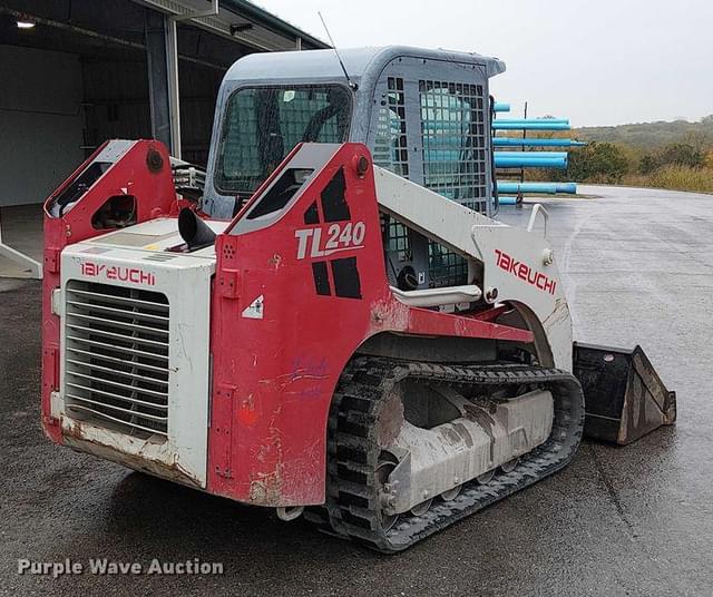 Image of Takeuchi TL240 equipment image 4