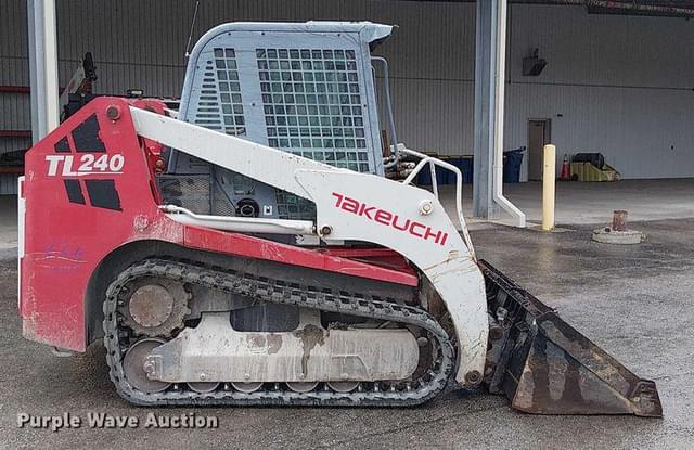 Image of Takeuchi TL240 equipment image 3