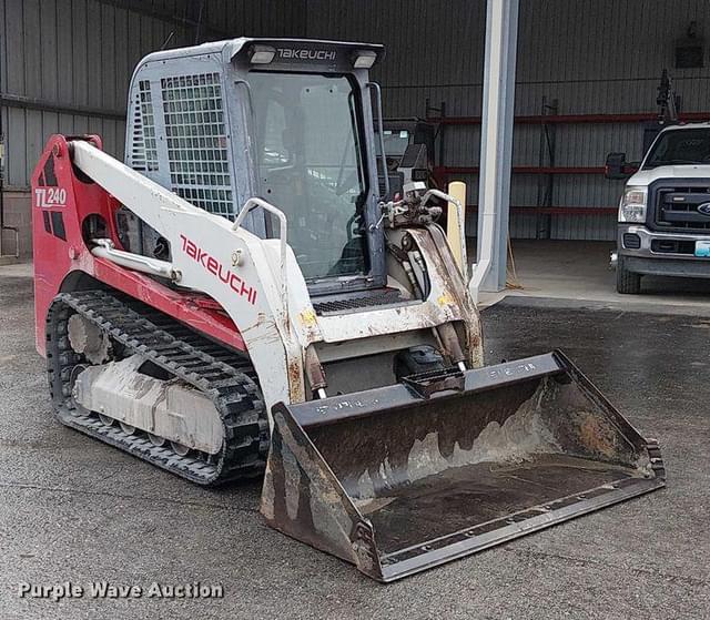 Image of Takeuchi TL240 equipment image 2