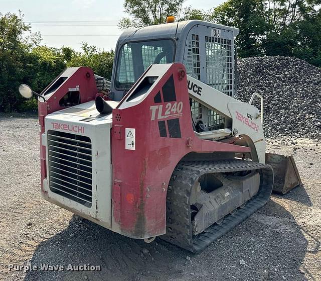 Image of Takeuchi TL240  equipment image 4