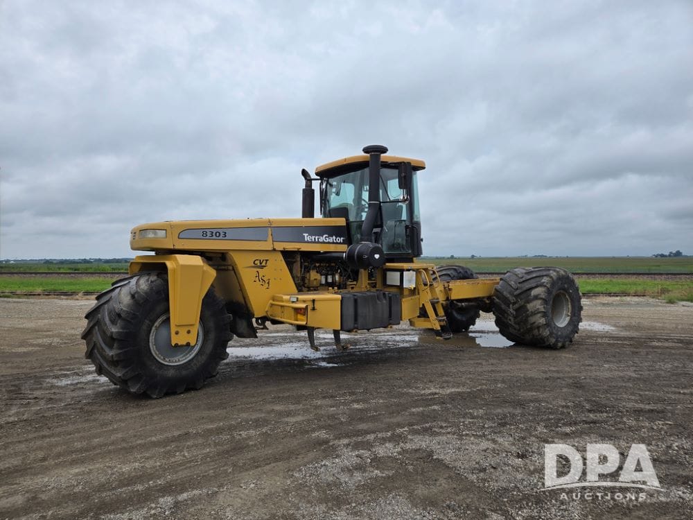 2011 Ag-Chem Terra-Gator 8303 Equipment Image0