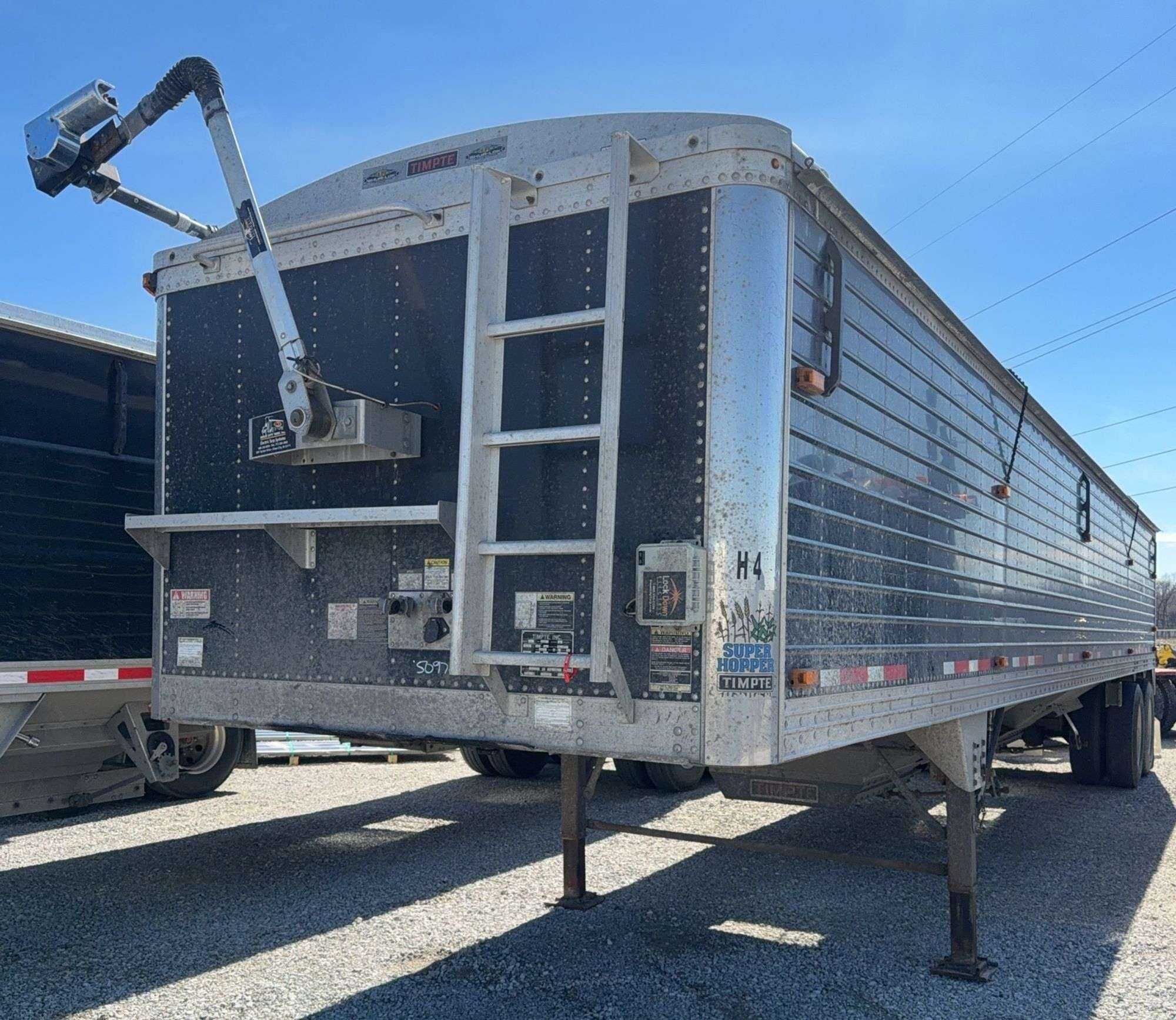 2011 Timpte Super Hopper Equipment Image0