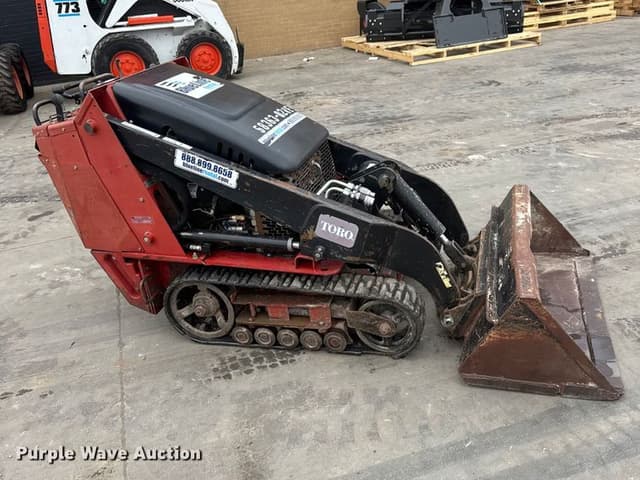 Image of Toro Dingo TX427 equipment image 3