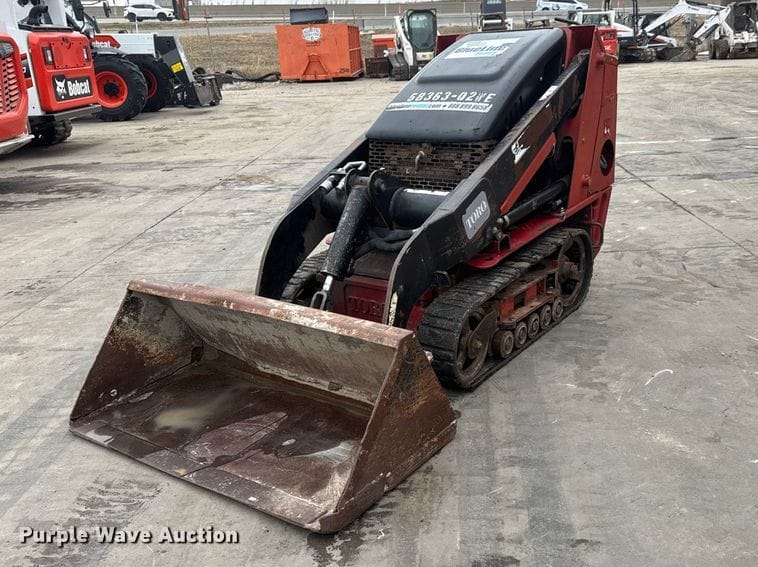 2011 Toro Dingo TX427 Equipment Image0