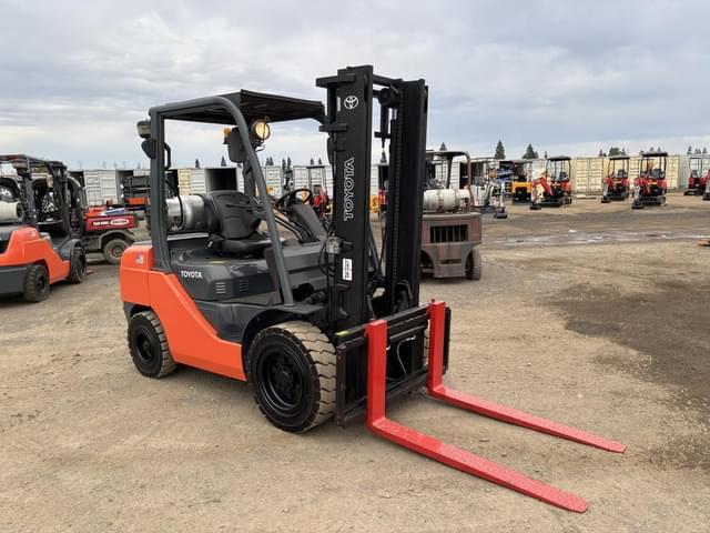 Image of Toyota 8FGU30 equipment image 1