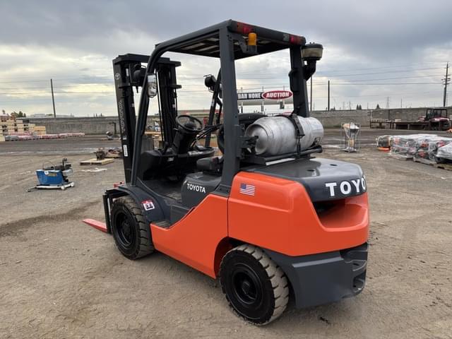 Image of Toyota 8FGU30 equipment image 3